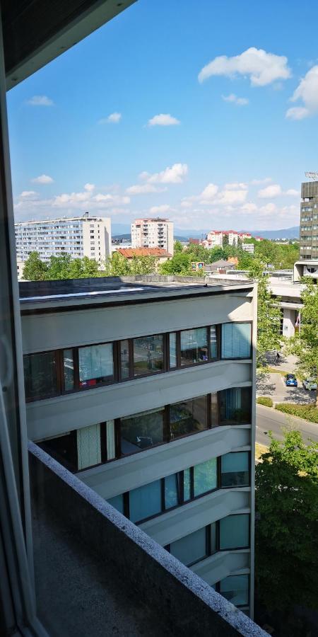 Corner Tower // Prijetno Stanovanje Za 4 Osebe + Free Parking Ljubljana Eksteriør bilde