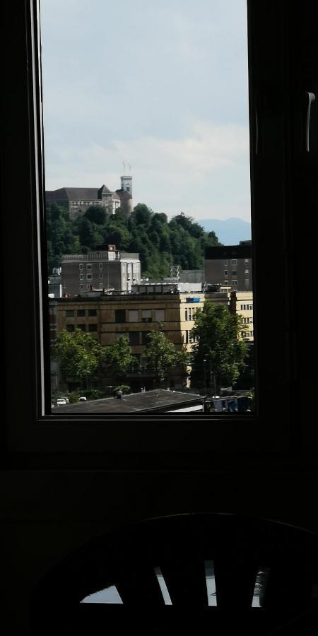 Corner Tower // Prijetno Stanovanje Za 4 Osebe + Free Parking Ljubljana Eksteriør bilde